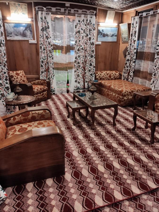 Houseboat Young Balmoral Castle Srīnagar 外观 照片