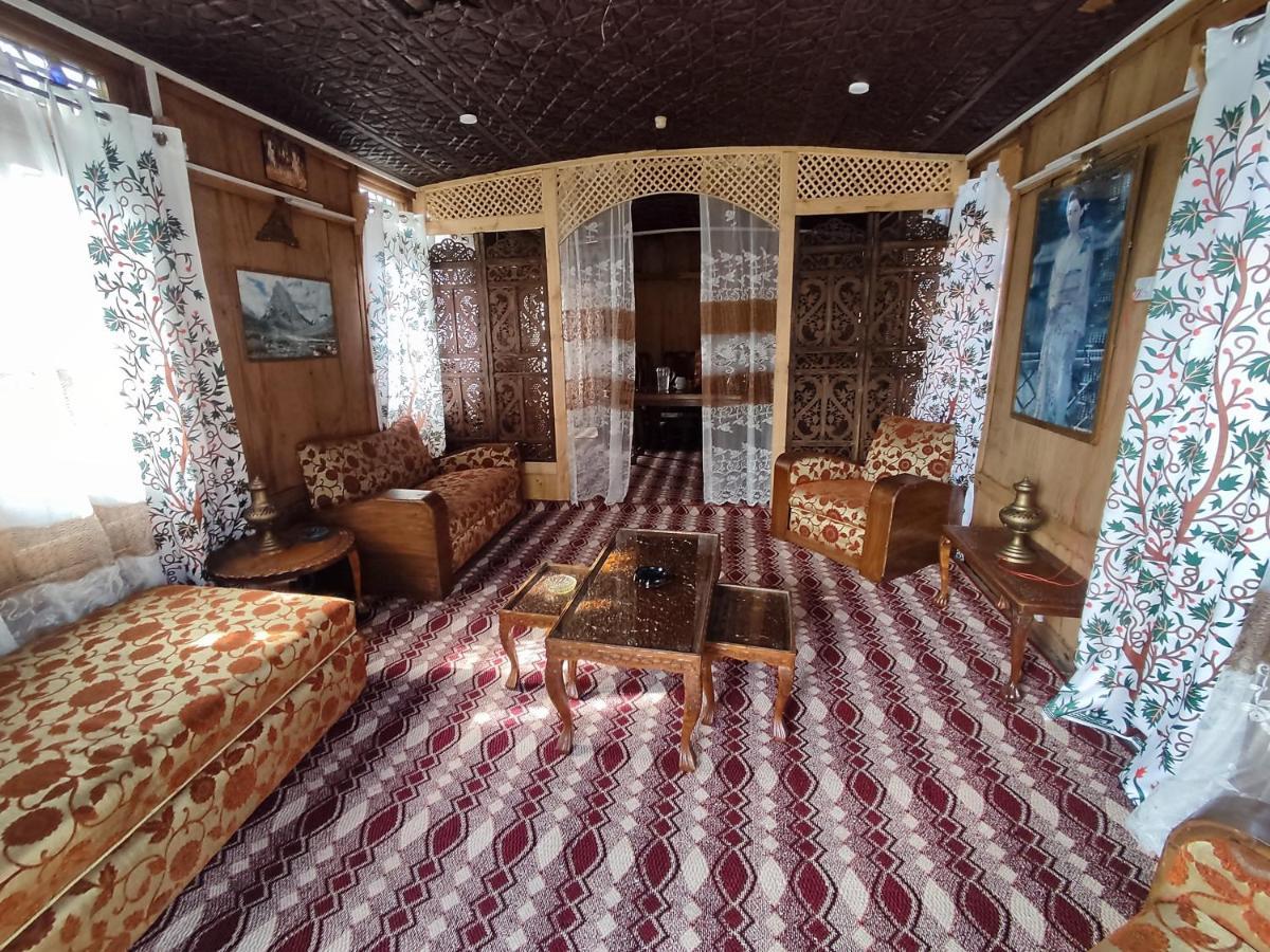 Houseboat Young Balmoral Castle Srīnagar 外观 照片