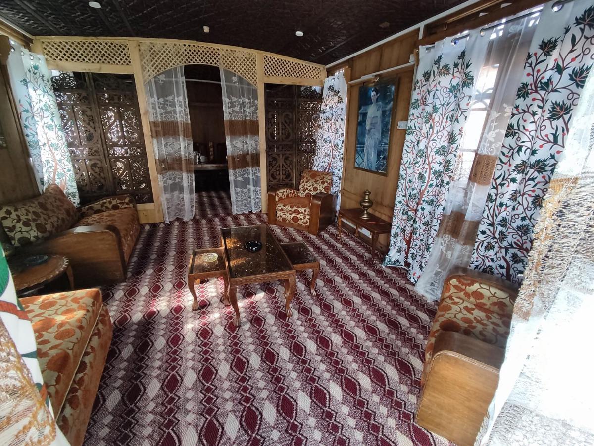Houseboat Young Balmoral Castle Srīnagar 外观 照片