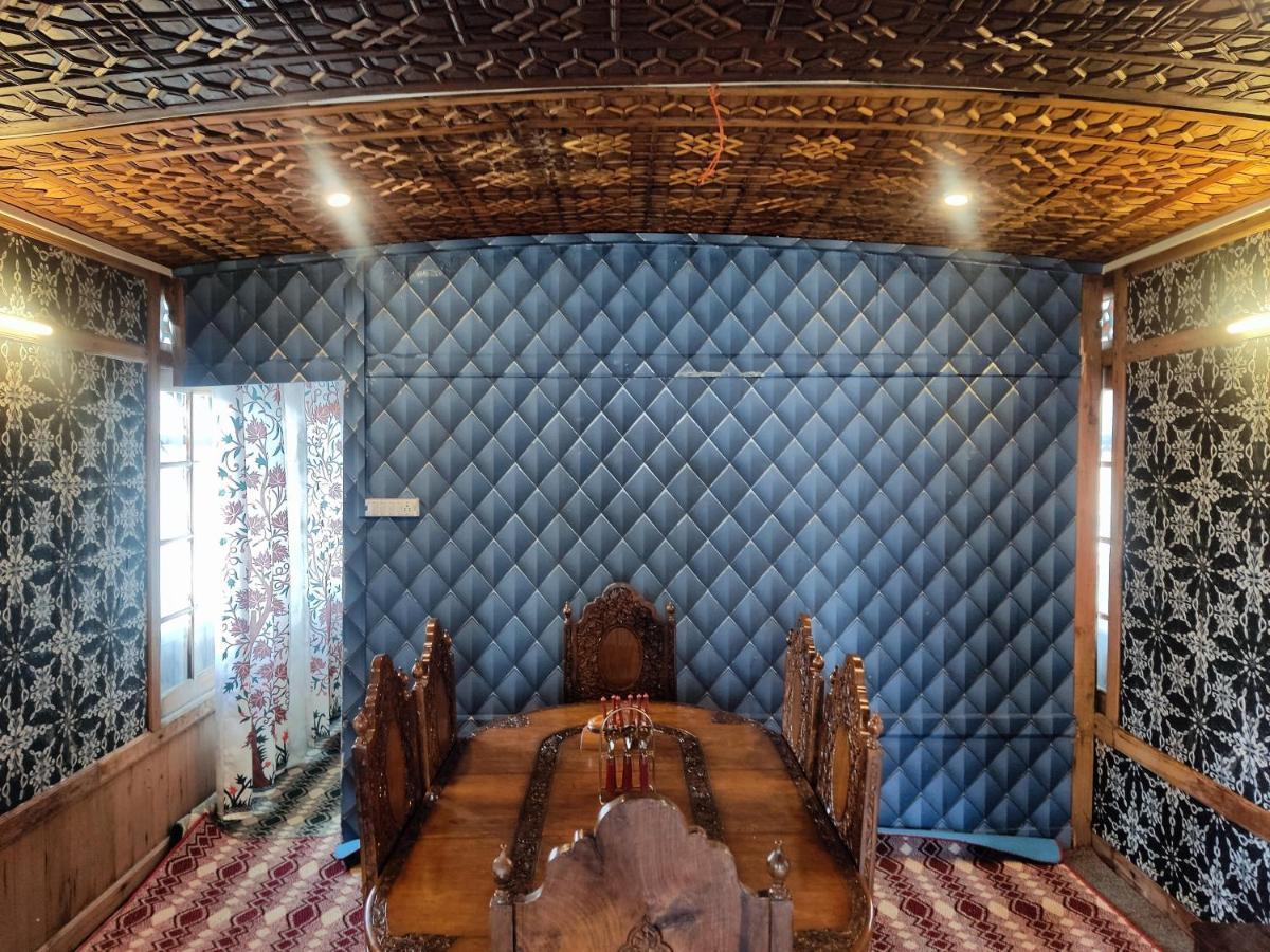 Houseboat Young Balmoral Castle Srīnagar 外观 照片