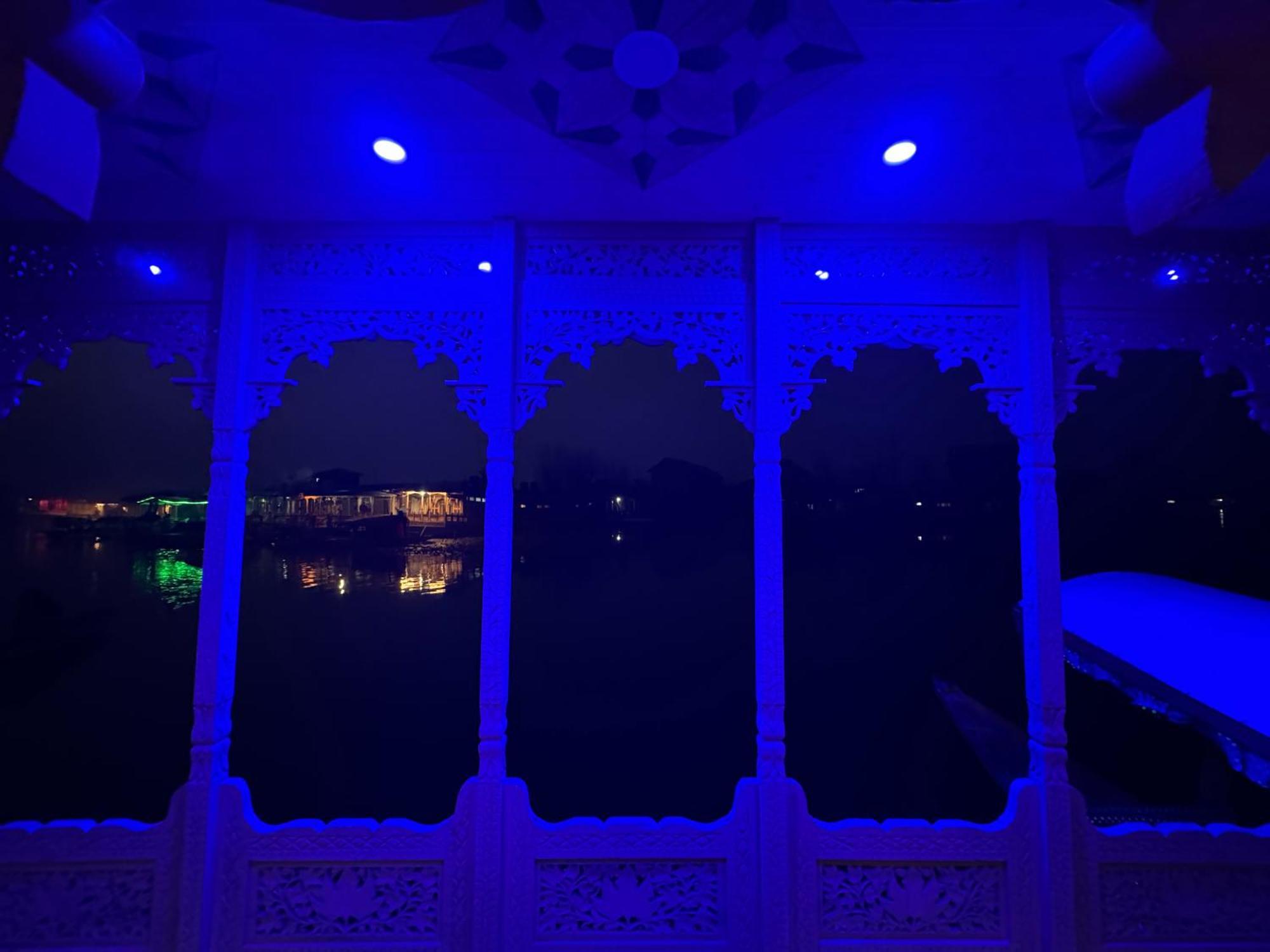 Houseboat Young Balmoral Castle Srīnagar 外观 照片